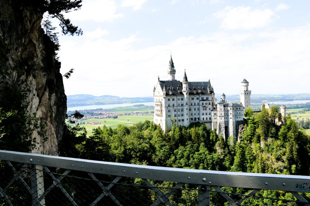 Blick auf das Schloss Neuschwanstein von der Marienbrücke aus