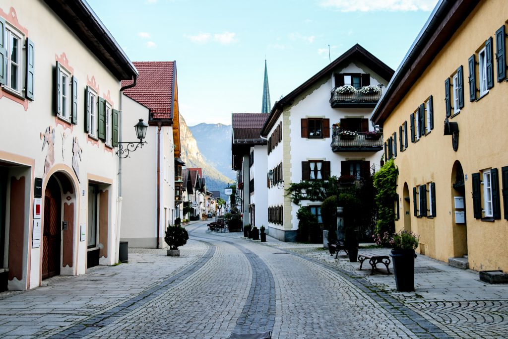 Fußgängerzone durch Garmisch Partenkirchen
