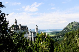 Blick auf das Märchenschloss Neuschwanstein bei Füssen im Allgäu